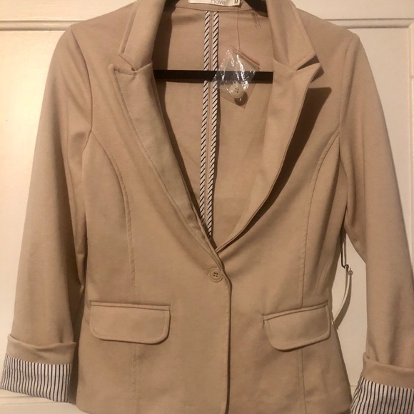 Blazer - Picture 2 of 3